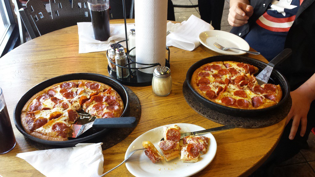 THe next day I took Joe home and we stopped at Pizza Hut for lunch.